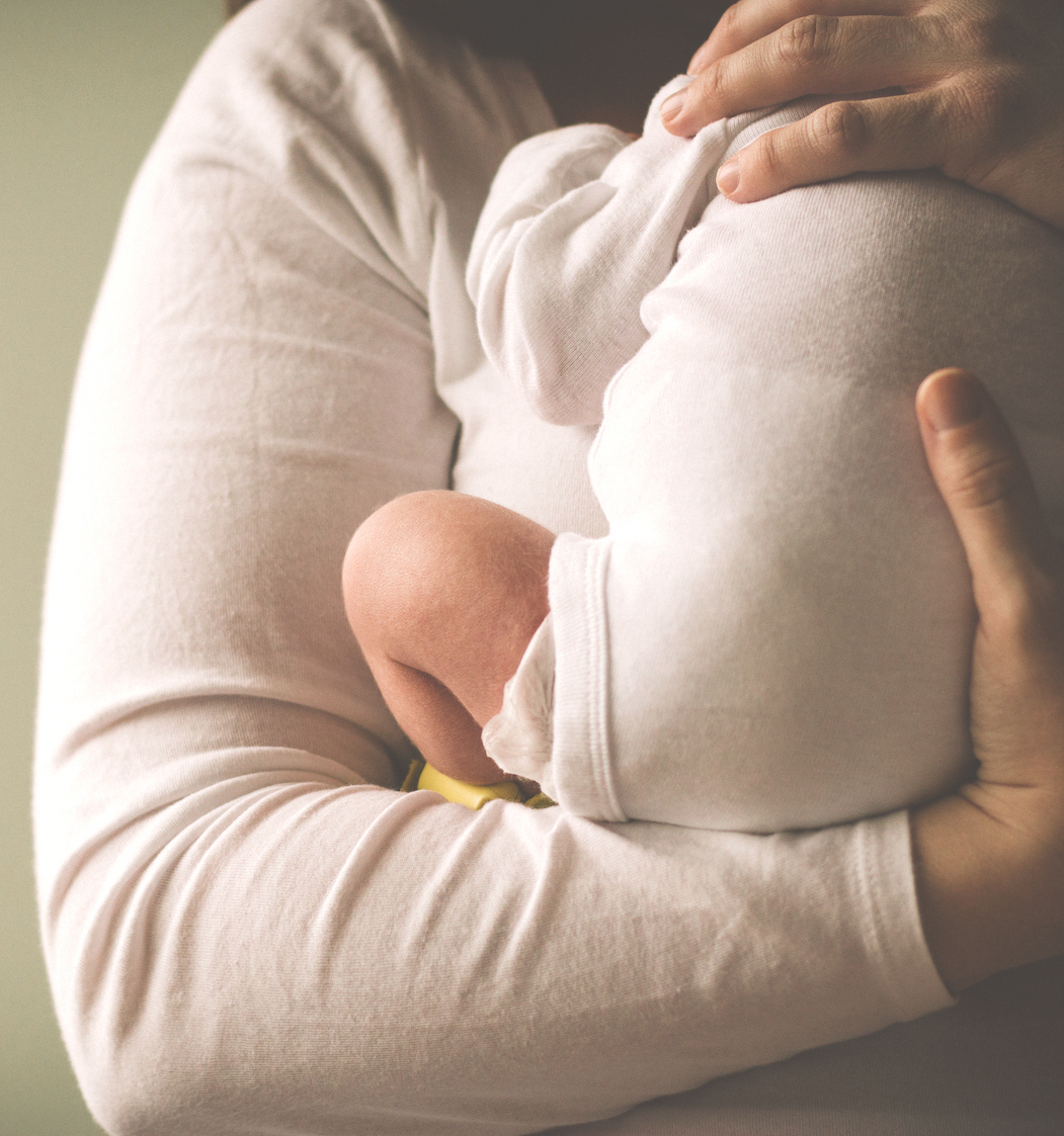 New,Mom,Holding,Newborn,Baby,In,Her,Arms,In,Hospital